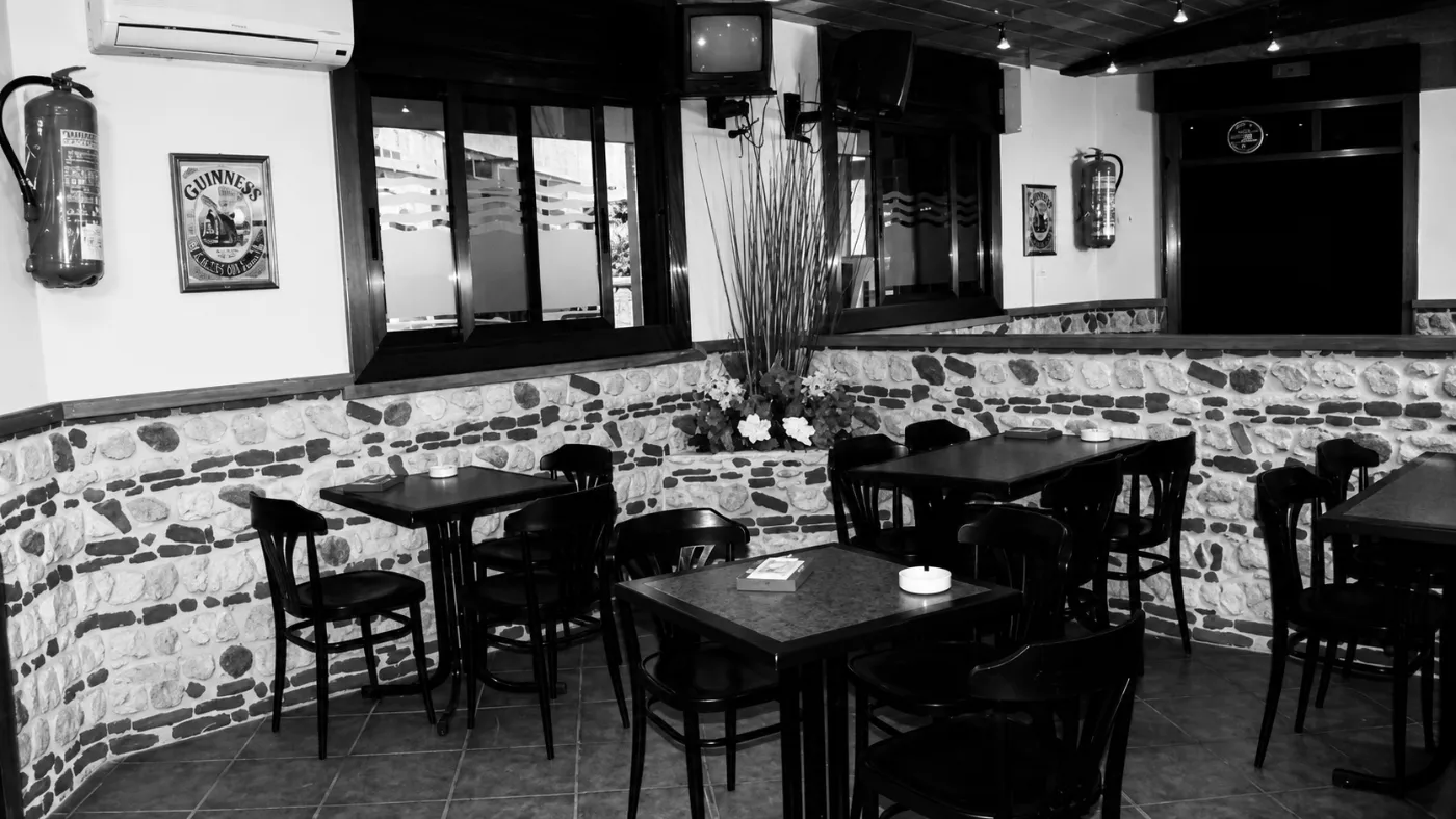 Mesas del Bar Júcar