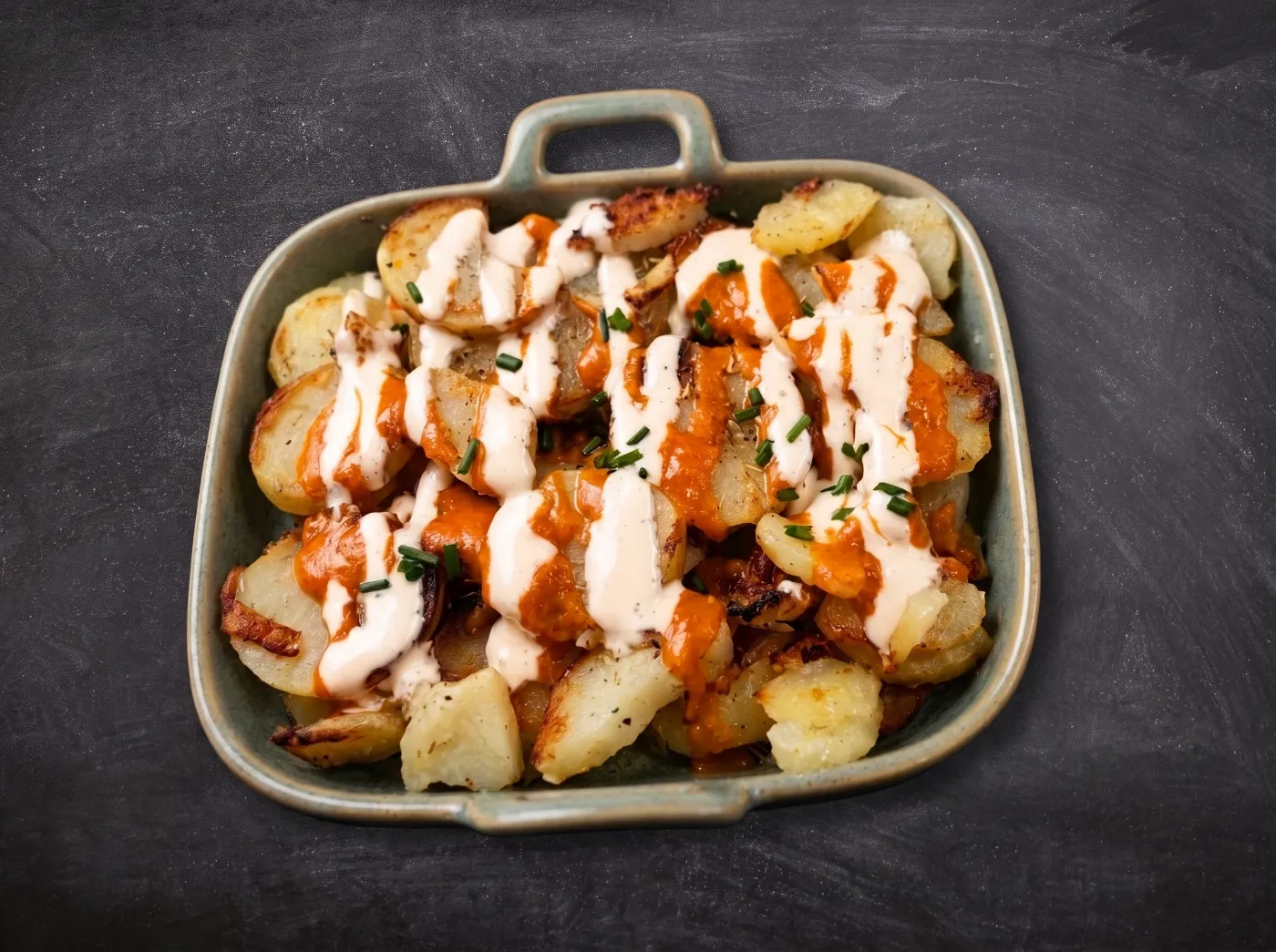 Patatas caseras con brava y alioli